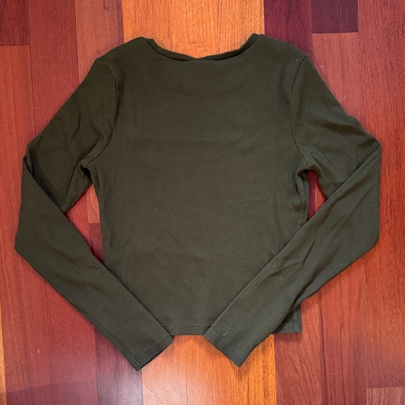 Universal Thread | Olive Long Sleeve Tee NWOT | Size Medium - Picture 5 of 5